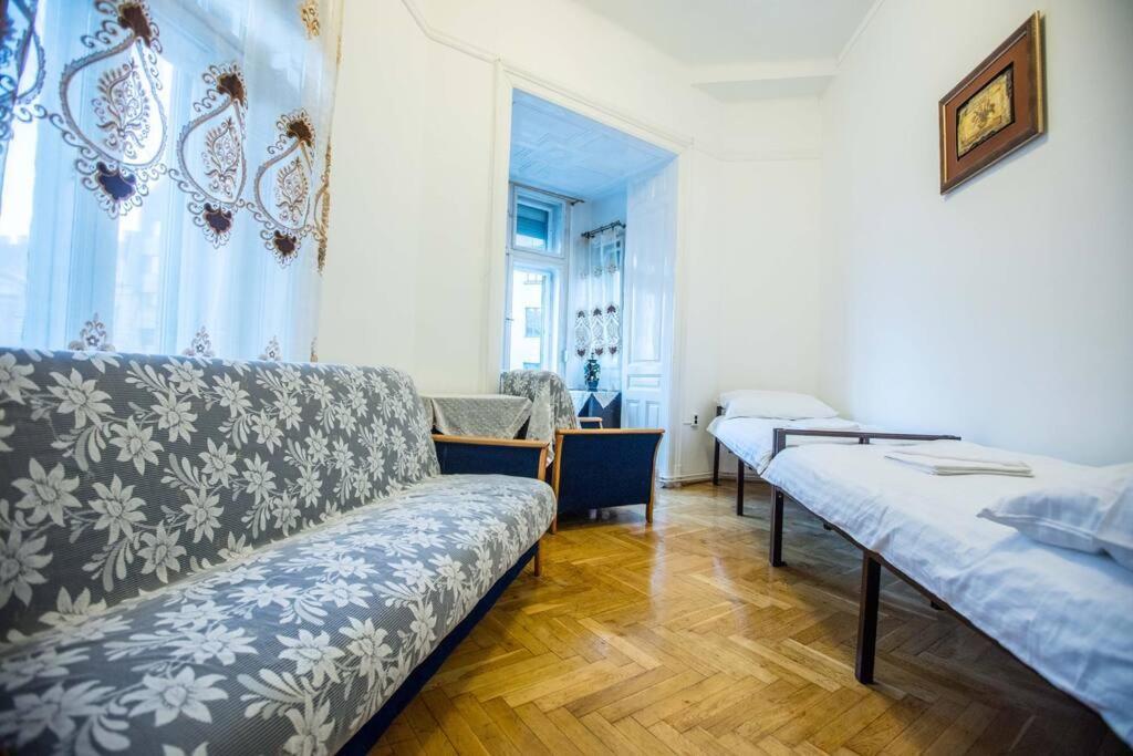 Center Apartment 5 Private Room For 19 People Budapesta Exterior foto